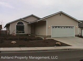 195 Meadow Slope Dr, Talent, OR 97540