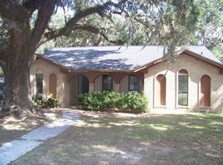 1242 Gayle Ln, West Columbia, TX 77486