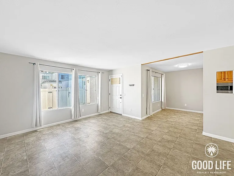 1640 Maple Dr #29 — Photo 2