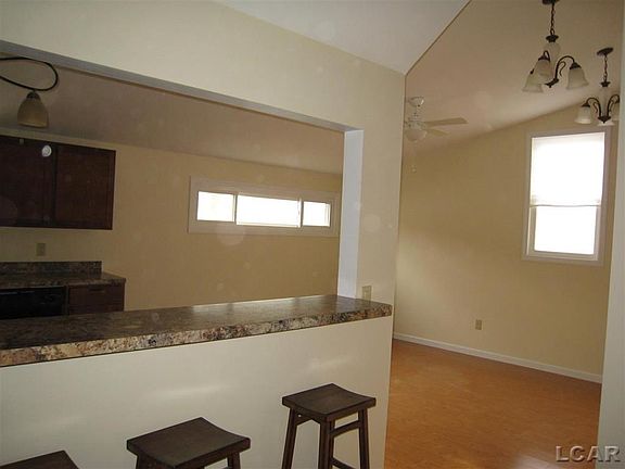 5th image of 106 Hiawatha St