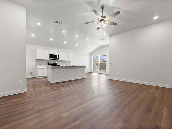 3rd image of 1323 N Chicago Ave