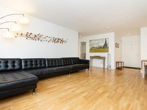 3rd image of 20 Hammond Pond Pkwy APT 107