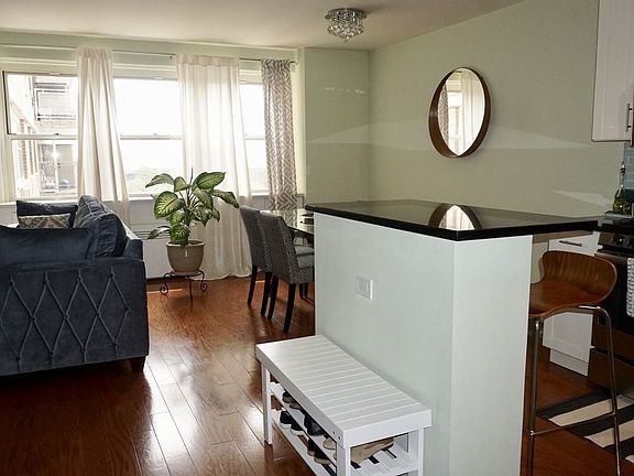 3rd image of 2942 W 5th St APT 8A