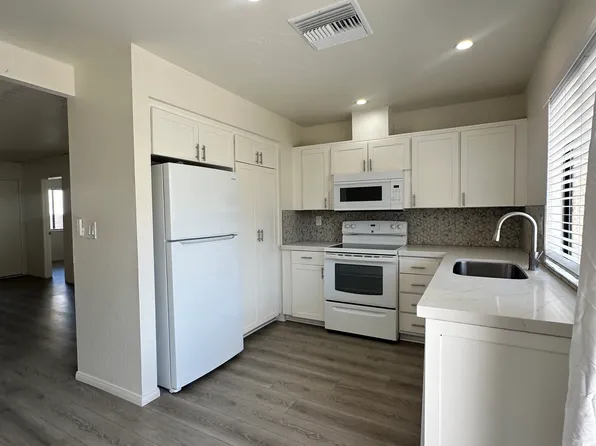 955 E Parocela Pl, Palm Springs, CA 92264