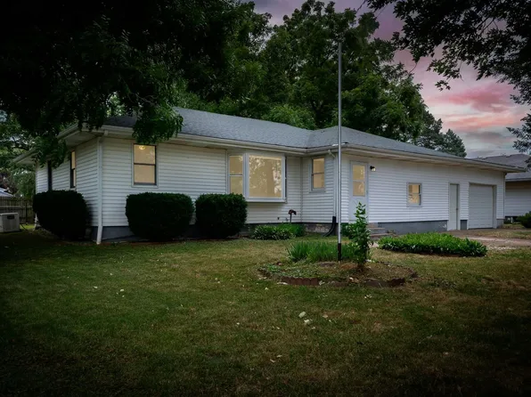 104 N 2nd St, Mc Lean, IL 61754