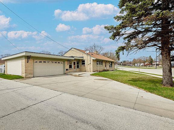2nd image of 2909 South 76th STREET