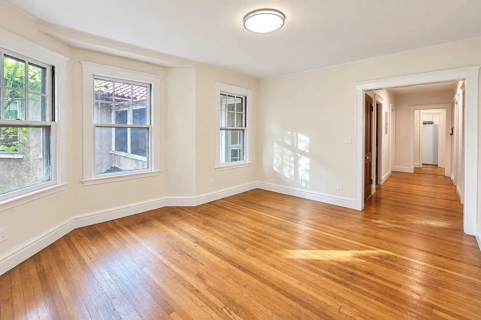 4 bed, 2100 sqft, $4,300 — Photo 2