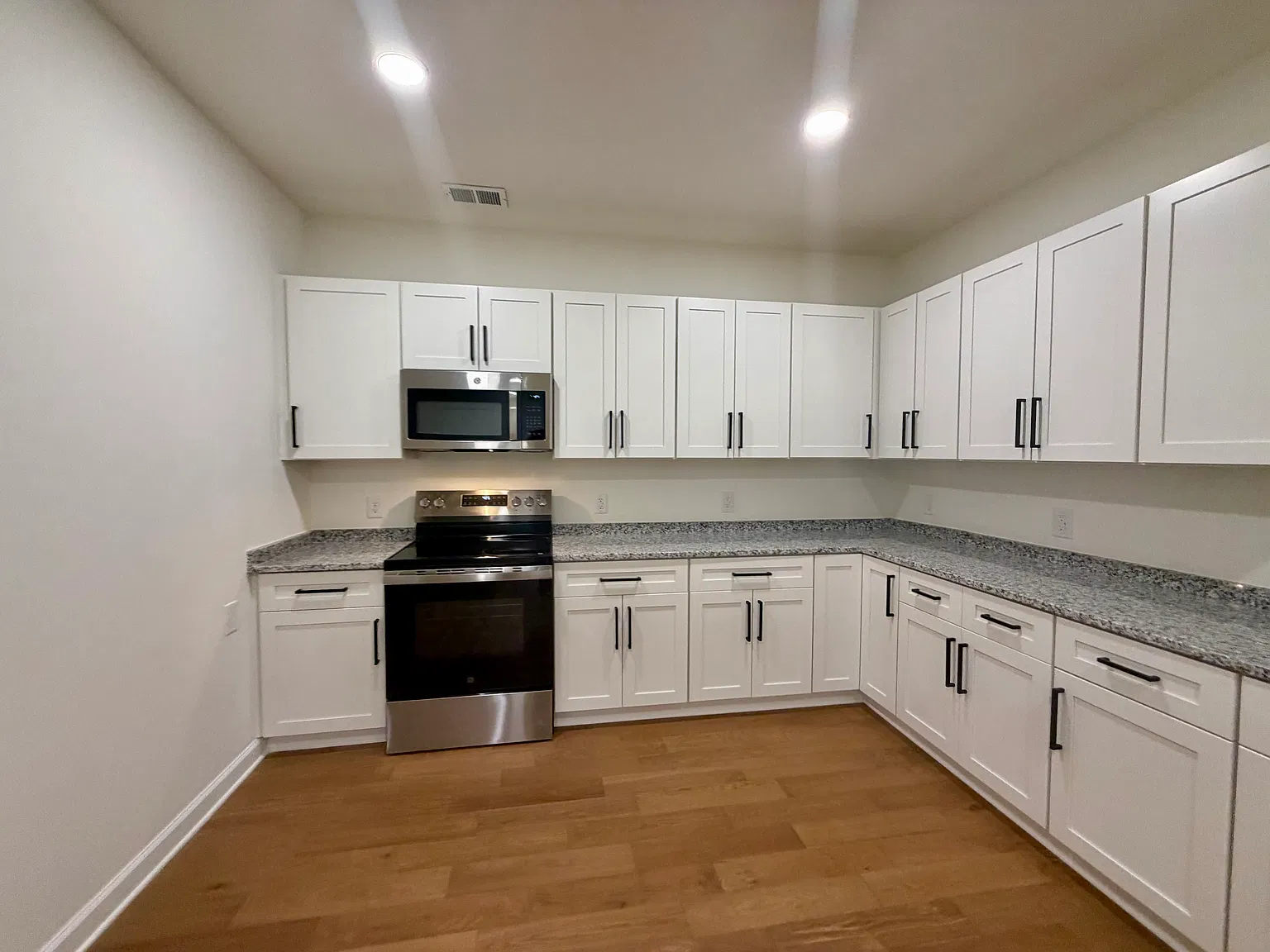 3 bed, 1250 sqft, $2,199 — Photo 4