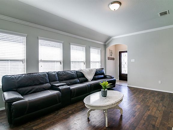 3rd image of 3011 Fluttermill Dr