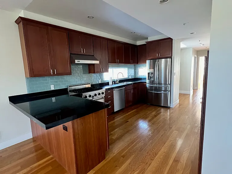 1070 Capp St #3 — Photo 3