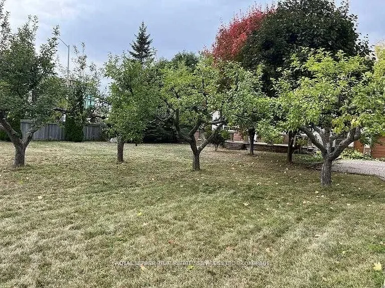 235 Lakeshore Rd W — Photo 21