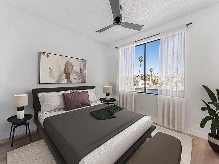 Mariposa Avenue Apartments — Photo 15