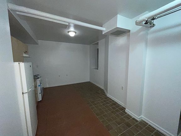 3rd image of 620 W 182nd St #B3