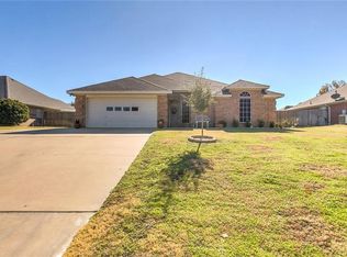 1609 Longfellow Ln, Cleburne, TX 76033