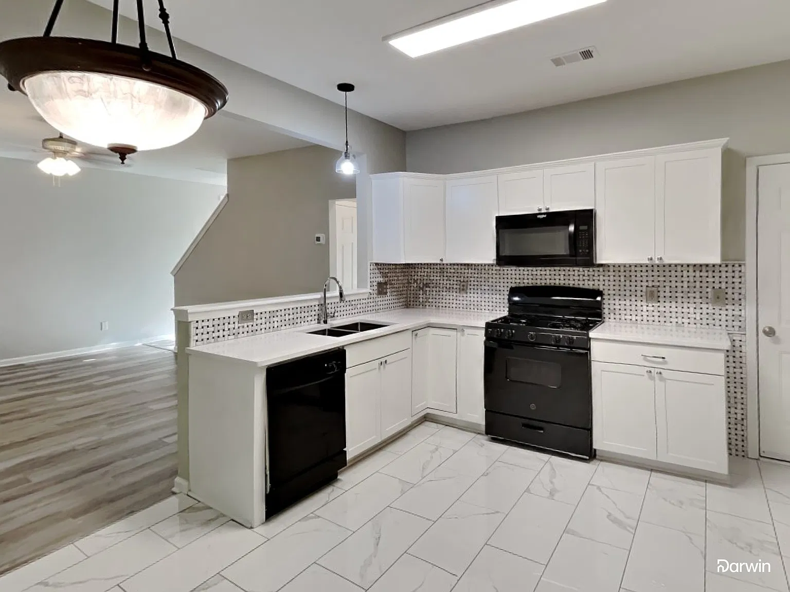 4 bed, 2.5 bath, 2000 sqft, $2,385 — Photo 3