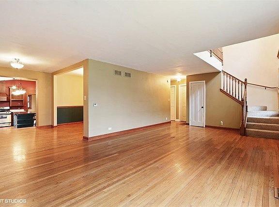 3rd image of 32 S Elmwood Ave