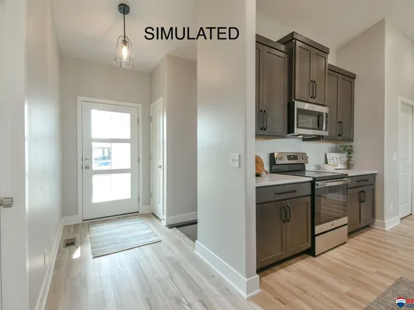 5902 SW 9th St, Lincoln, NE 68523