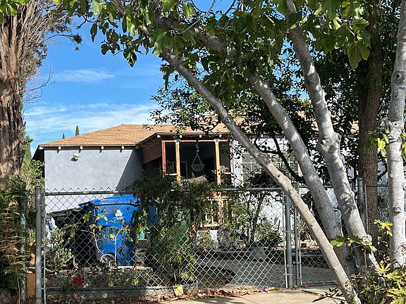 3rd image of 14117 Emelita St