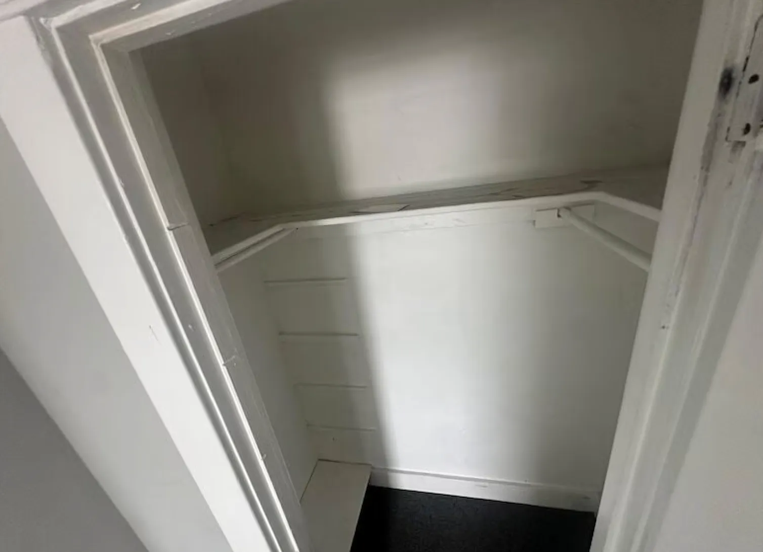 1 bed, 2108 sqft, $1,200 — Photo 2