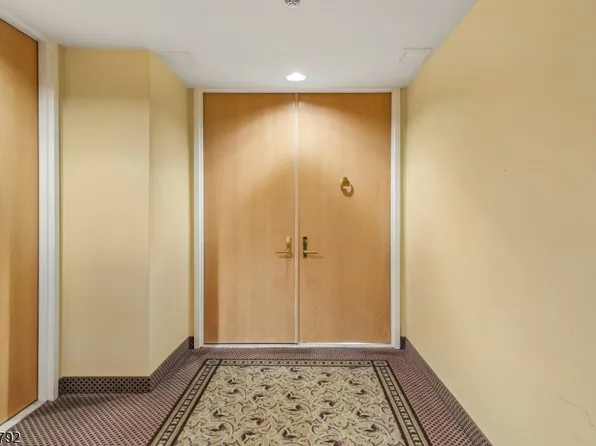 10 Smith Manor Blvd #820, West Orange Twp., NJ 07052