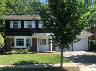 8 Pine St, Woodmere, NY 11598