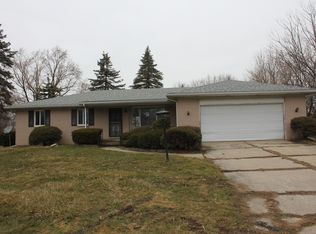 4038 Rochdale Dr, Flint, MI 48504