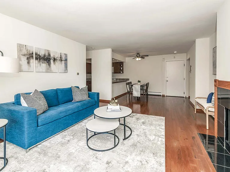 Barrington Lakes Apartments — Photo 8