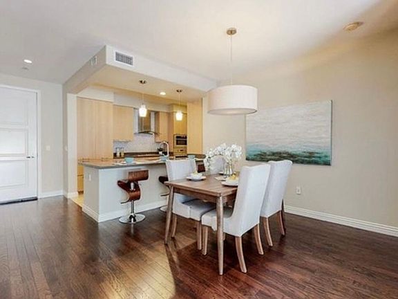 3rd image of 568 Caruso Ave #568