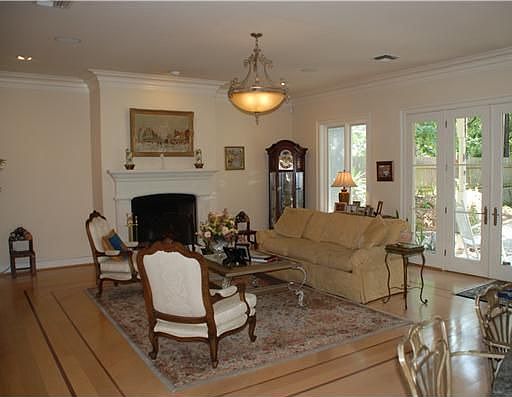 4th image of 200 Beverly Dr