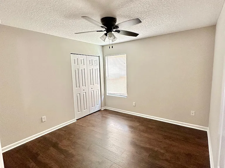 1760 Lake Shore Blvd — Photo 11
