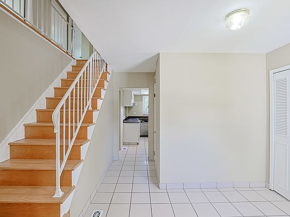 3rd image of 961 Twisted Oak Ln