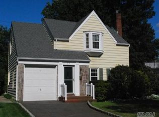 23 Russell Rd, Garden City, NY 11530