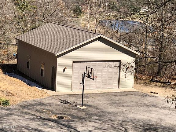 4th image of 2547 Emery Dr SE