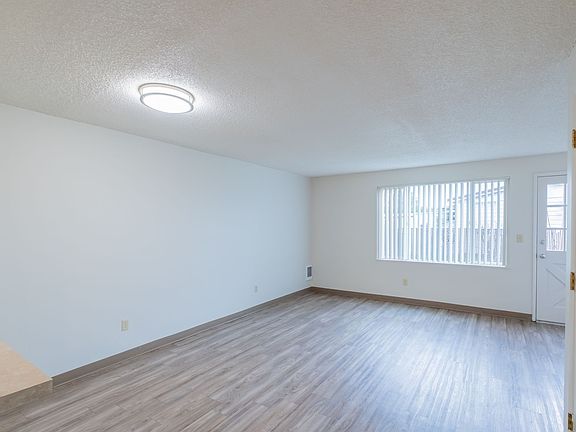 5th image of 2728 Lancaster Dr SE #14