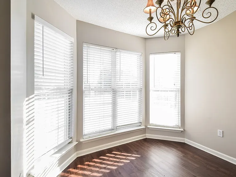 1708 Cherry Creek Dr — Photo 7