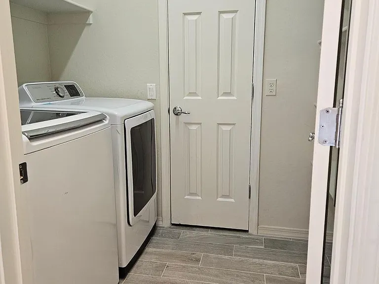 2204 W Le Marche Ave — Photo 22