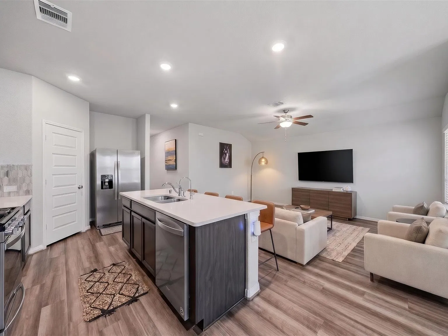 3 bed, 2.0 bath, 1707 sqft, $2,250 — Photo 4