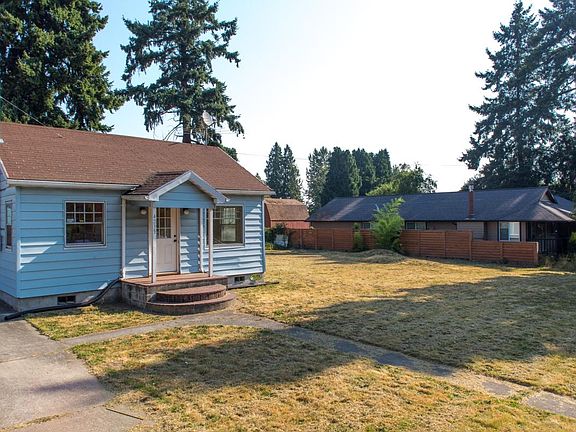 Just look at that big beautiful yard!