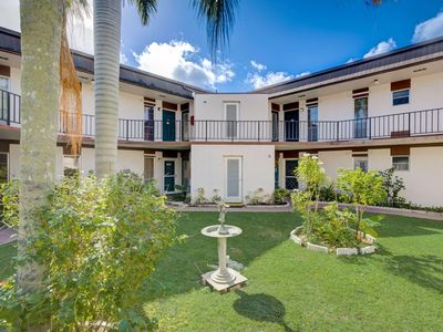 3 Greenway Village N #104, Royal Palm Beach, FL, 33411