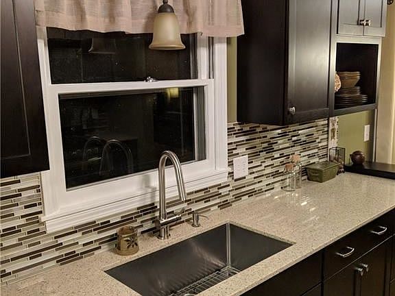 4th image of 724 Close Cir