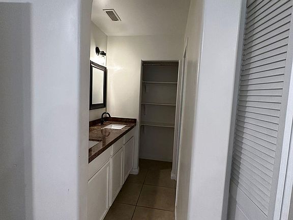 5th image of 1101 Privet St #1101