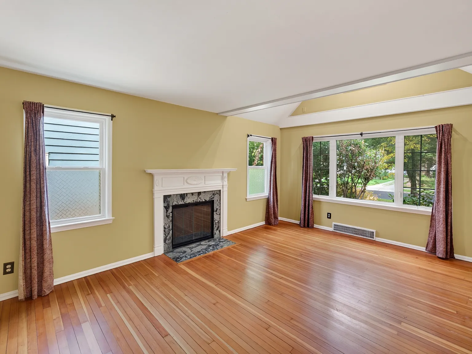 3 bed, 1393 sqft, $2,500 — Photo 4