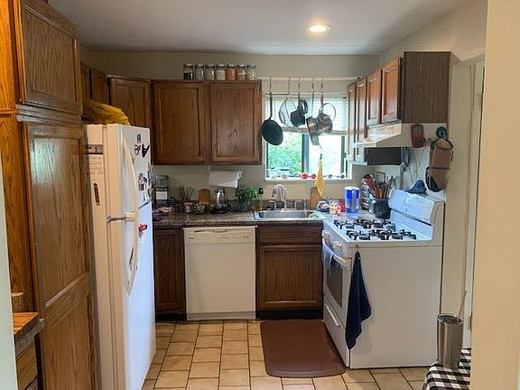 4th image of 1 Mohegan Ave #1A