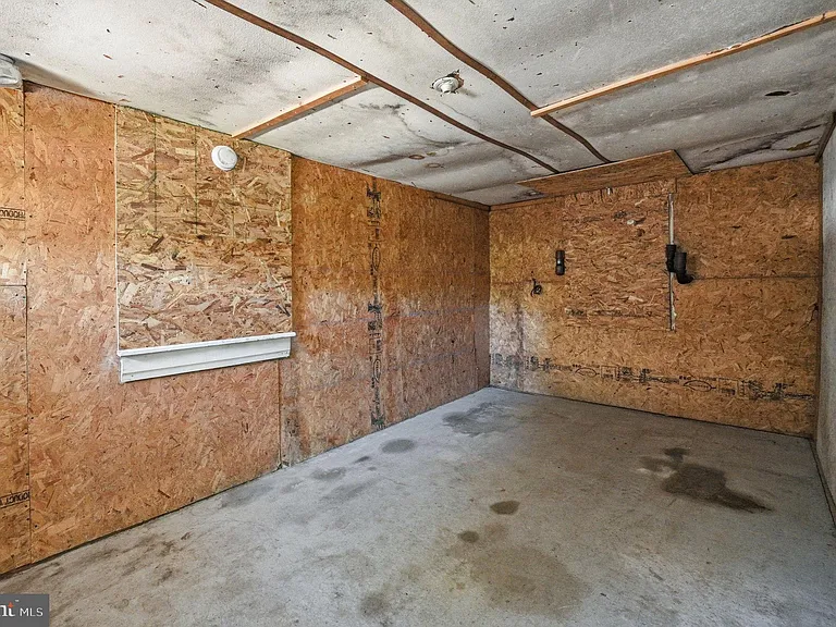 44 S Woodlawn Ave — Photo 21