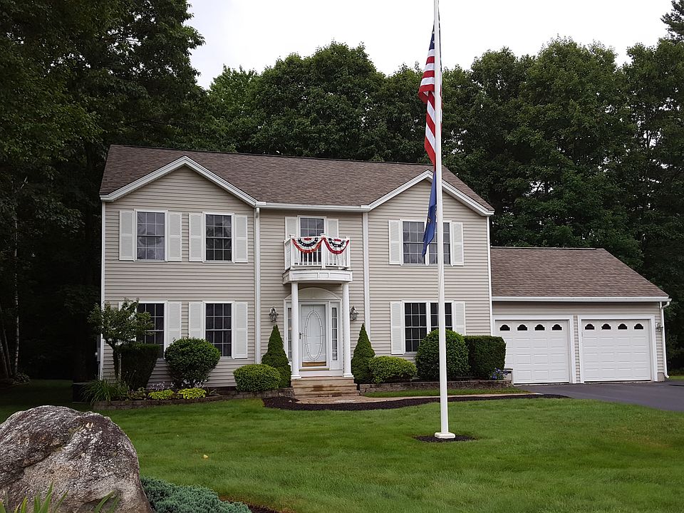 1st image of 10 Acorn Dr