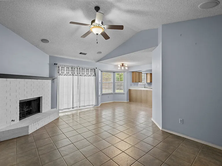 13 Holly Brook Cv — Photo 8