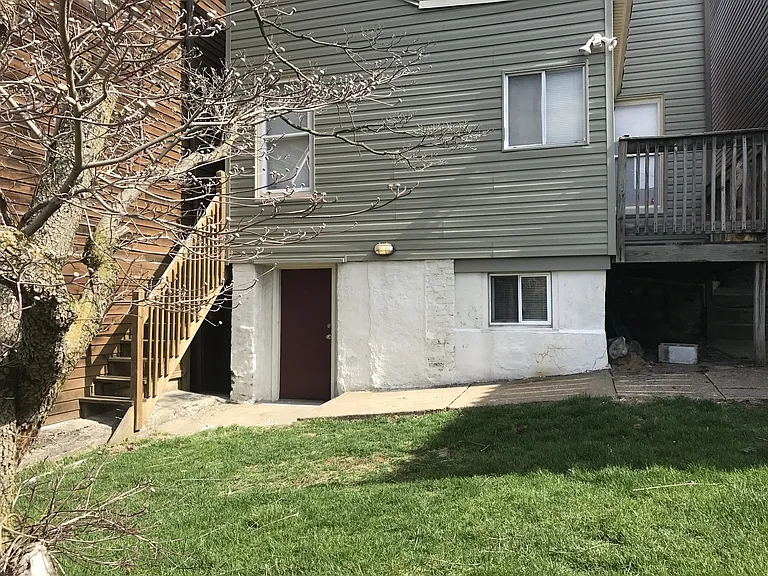 123 W Sycamore St — Photo 2