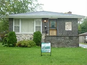 231 Riverside Dr photo 1