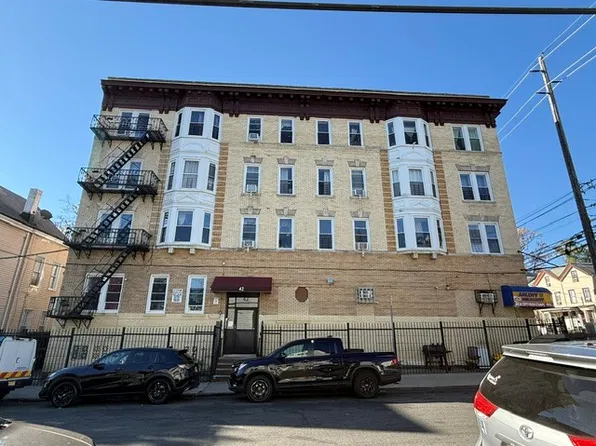 415 Summer Ave, Newark, NJ 07104