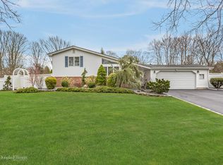 5 Fuller St, Dix Hills, NY 11746
